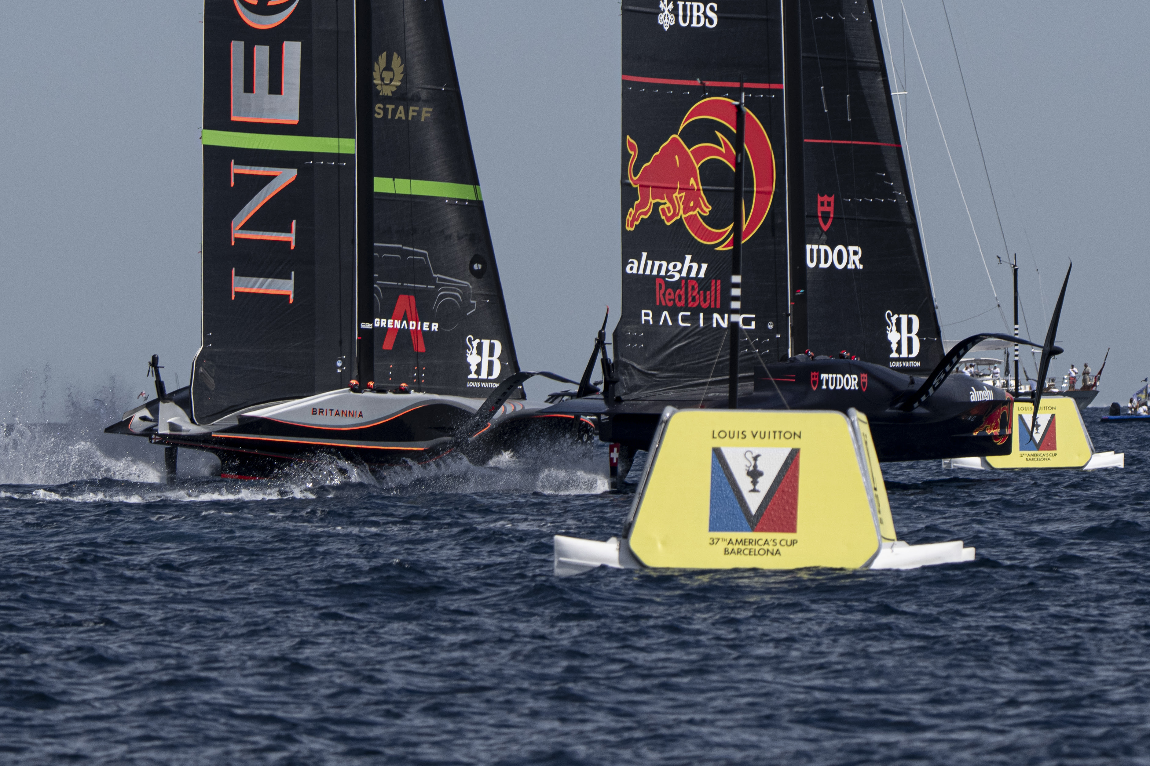 Lifeline Monday as Swiss & Americans keep Louis Vuitton Cup hopes alive