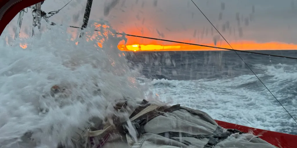 Speed test into the Northern Hemisphere for leading Vendee duo