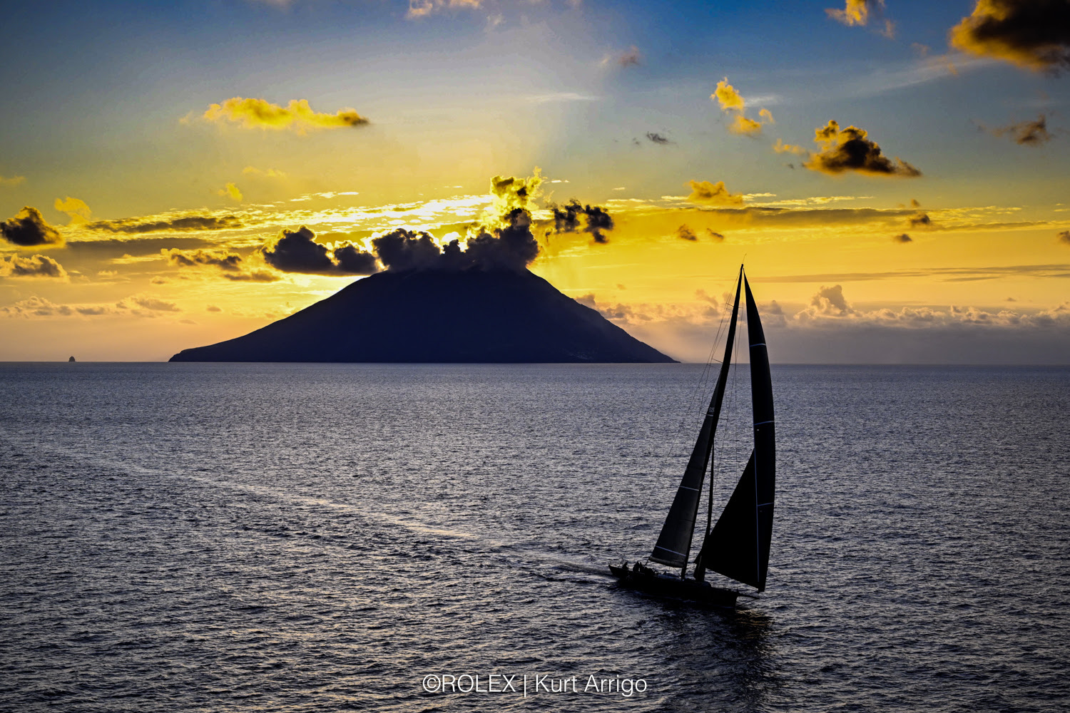 Rolex Middle Sea Race leaders raise the tempo