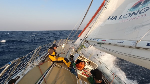 Southerly Busters and unpredictable currents for The Clipper Race fleet